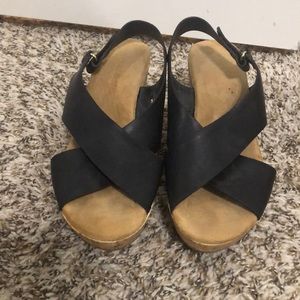 Size 7 Black and Tan platform
